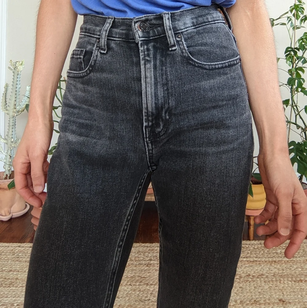 Everlane High Rise Faded Black Jeans - Picture 5 of 11